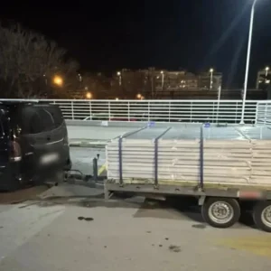 Συνελήφθη 59χρονος που φόρτωσε σε τρέιλερ κουφώματα αλουμινίου γεμάτα με λαθραία τσιγάρα: Μετέφερε πάνω από 30.000 πακέτα