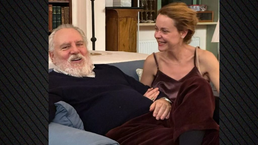 «Μου λείπει αφάνταστα»: Συγκινεί η Λένα Παπαληγούρα 40 ημέρες μετά τον θάνατο του πατέρα της