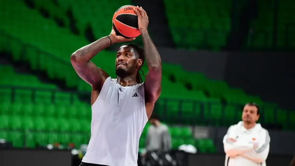 Ολυμπιακός – Παναθηναϊκός: Οι πράσινοι πήγαν στο ΣΕΦ για πρωινά σουτάκια, αναμονή για Λεσόρ