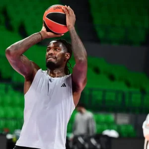 Ολυμπιακός – Παναθηναϊκός: Οι πράσινοι πήγαν στο ΣΕΦ για πρωινά σουτάκια, αναμονή για Λεσόρ