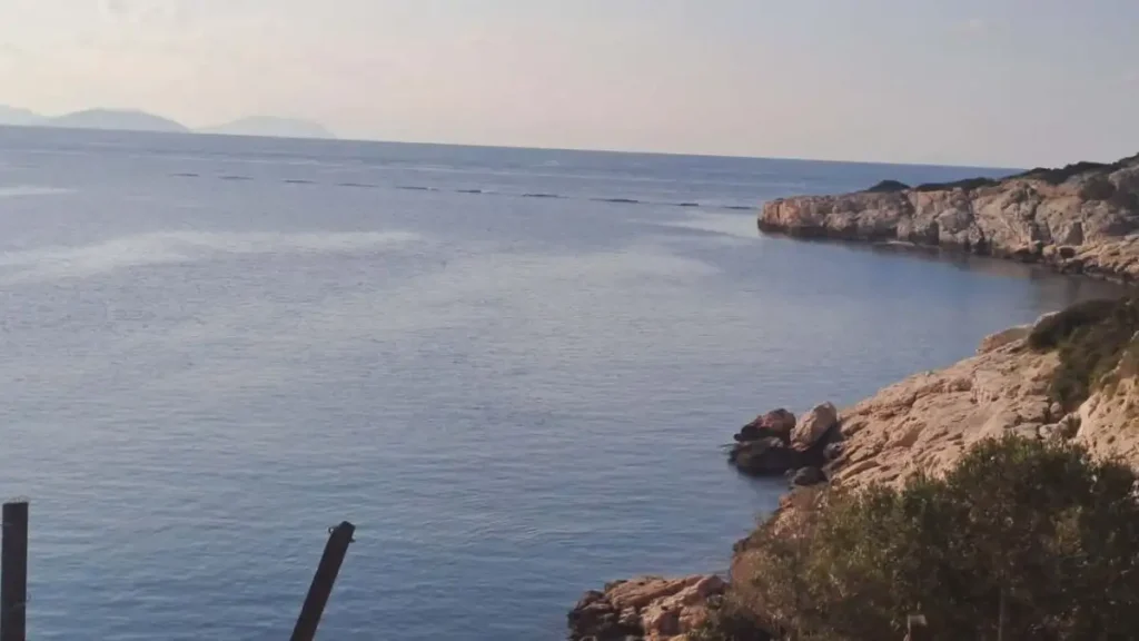 Βουλιαγμένη: Σταμάτησε η επιχείρηση διάσωσης για τον δύτη – Σχεδιάζεται νέα για τον ασφαλή απεγκλωβισμό του