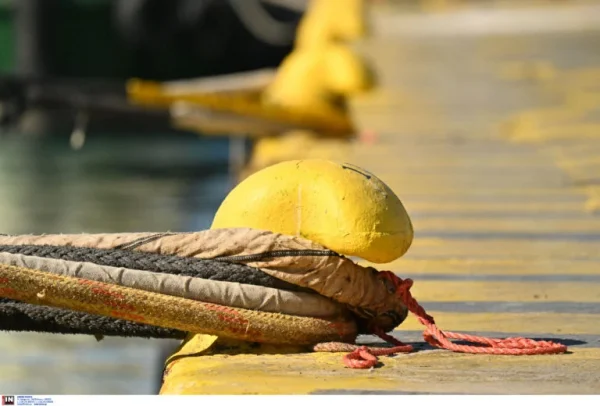 Δεμένα τα πλοία στα λιμάνια την Πέμπτη: Απεργία προκήρυξε η ΠΝΟ – Ζητεί τον άμεσο απεγκλωβισμό των ναυτικών που βρίσκονται στην εμπόλεμη ζώνη