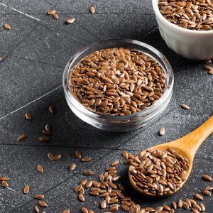 Λιναρόσπορος: Γιατί το άλεσμά του, τον μετατρέπει σε υπερτροφή