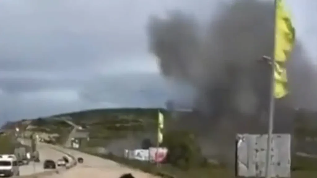 Νέα έκρηξη από επίθεση του Ισραήλ στα νότια του Λιβάνου μπροστά στο συνεργείο της ΕΡΤ - Το βίντεο που κατέγραψαν οι κάμερες