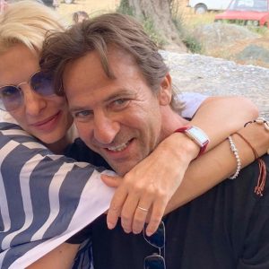 Η Ελένη Μενεγάκη διαψεύδει τις φήμες περί χωρισμού από τον σύζυγό της, Μάκη Πανταζόπουλο – «Απολύτως ψευδή δημοσιεύματα»