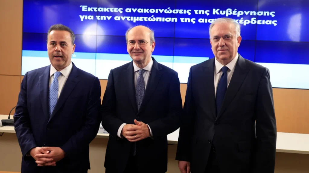 Χατζηδάκης, Παπασταύρου και Θεοδωρικάκος ανακοινώνουν τα μέτρα για την αντιμετώπιση της αισχροκέρδειας, δείτε live