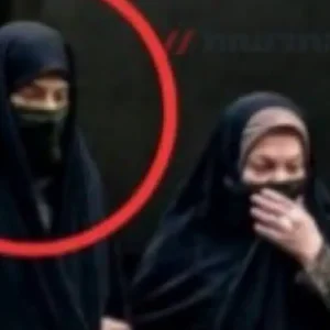 Ιράν: Αξιωματικοί της Μπασίτζ και των Φρουρών της Επανάστασης ντύνονται γυναίκες για να γλιτώσουν από τις επιθέσεις ΗΠΑ-Ισραήλ