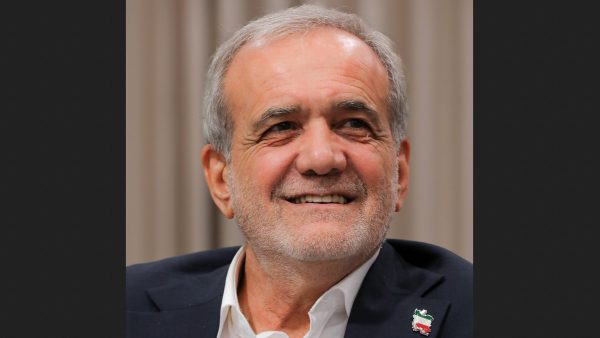 Πεζεσκιάν σε Τραμπ: "Κάνε όνειρα" για άνευ όρων παράδοση του Ιράν