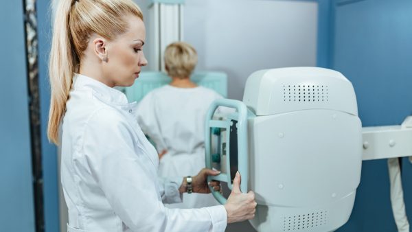 Το AI μπορεί να προβλέψει στις μαστογραφίες σοβαρές καρδιακές παθήσεις