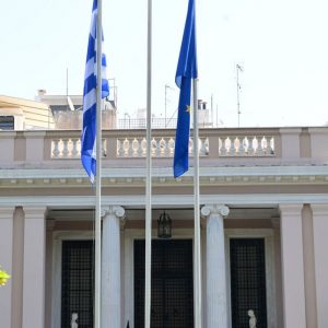 Αυτά είναι τα 8 πιστοποιητικά που ετοιμάζει για απόσυρση η κυβέρνηση -Θα χρειάζεται πλέον μόνο υπεύθυνη δήλωση