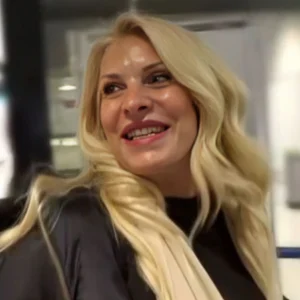 Ελένη Μενεγάκη: «Εσύ είσαι καινούρια;» απάντησε σε δημοσιογράφο που τη ρώτησε για την τηλεοπτική της επιστροφή