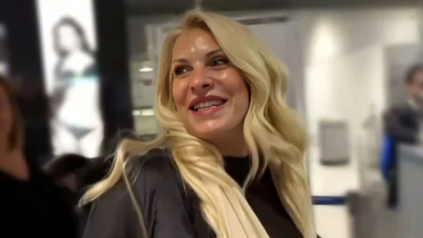 Ελένη Μενεγάκη: «Εσύ είσαι καινούρια;» απάντησε σε δημοσιογράφο που τη ρώτησε για την τηλεοπτική της επιστροφή