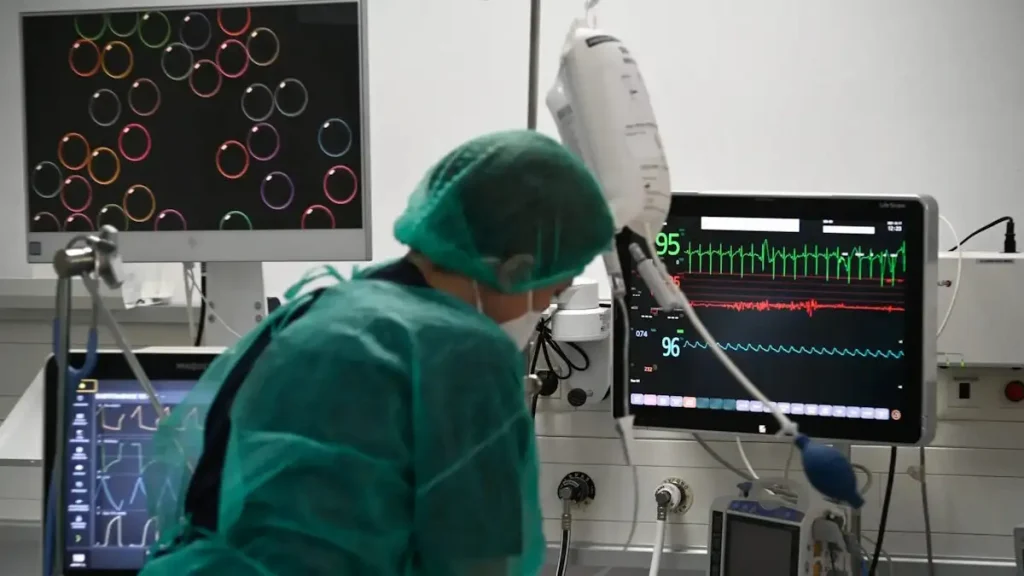 Στο νοσοκομείο με μηνιγγίτιδα δύο αδελφές – Σε κρίσιμη κατάσταση η 26χρονη που νοσεί και με εγκεφαλίτιδα