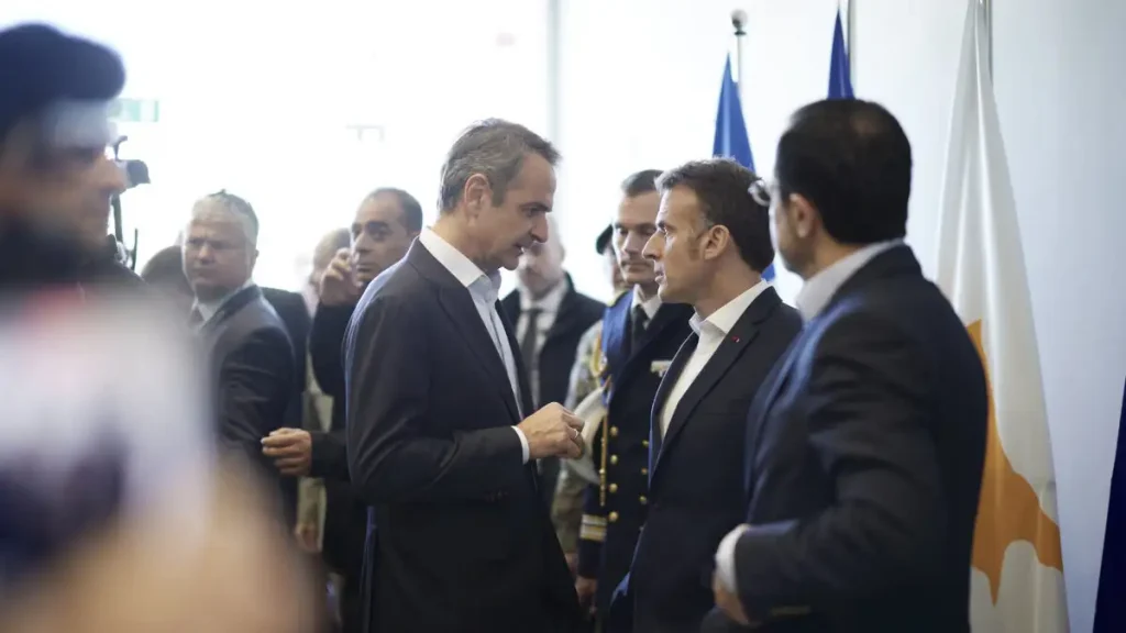 Τριμερής Μητσοτάκη, Χριστοδουλίδη και Μακρόν στην Πάφο: Έμφαση σε αποκλιμάκωση, Λίβανο και ασφάλεια της ναυσιπλοΐας