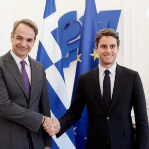 Συνάντηση Μητσοτάκη με τον πρώην πρωθυπουργό της Γαλλίας Γκαμπριέλ Ατάλ: Στο επίκεντρο οι ελληνογαλλικές σχέσεις και η Μέση Ανατολή