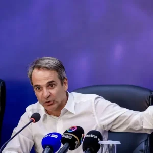 Live η ομιλία του Κυριάκου Μητσοτάκη στο προσυνέδριο στη Λάρισα