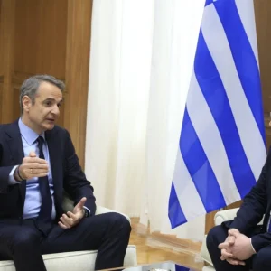 Ο Μητσοτάκης ενημέρωσε τον Νατσιό για τις εξελίξεις στη Μέση Ανατολή