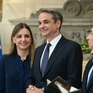 Η Σοφία Μητσοτάκη δημοσίευσε το εισιτήριο της πτήσης της από το Ομάν στην Αθήνα: «Ελπίζω ότι εδώ ολοκληρώνεται αυτή η αθλιότητα»