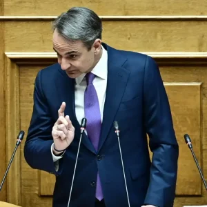 Ο Κυριάκος Μητσοτάκης ενημερώνει την Τετάρτη τη Βουλή για τη Μέση Ανατολή