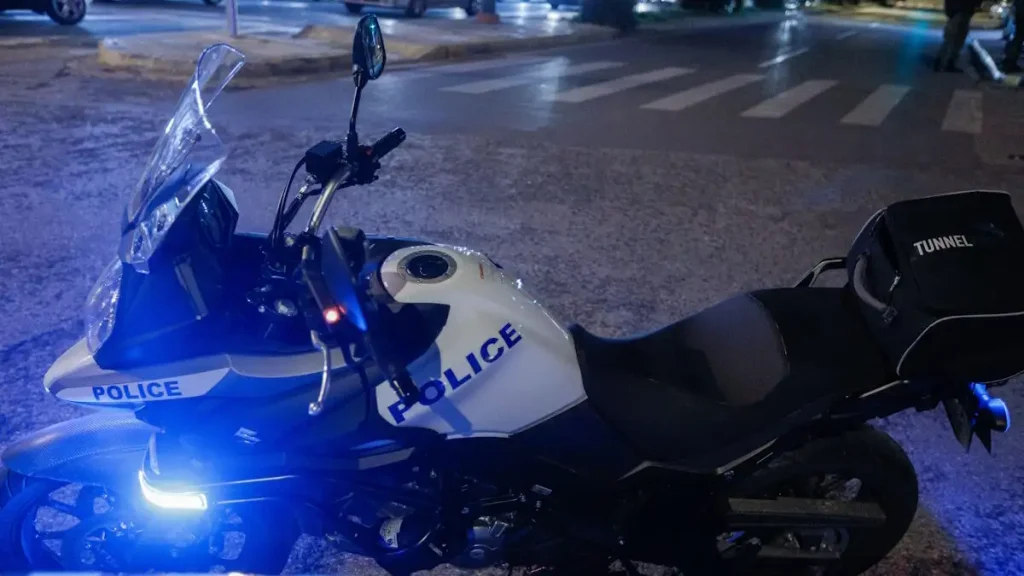Νεκρός 63χρονος οδηγός μηχανής που συγκρούστηκε με υπηρεσιακή μοτοσικλέτα της Άμεσης Δράσης – Συνελήφθη ο αστυνομικός