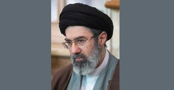 Μοτζτάμπα Χαμενεΐ: «Οι δολοφόνοι του Αλί Λαριτζανί θα πληρώσουν σύντομα» – Η γραπτή δήλωσή του