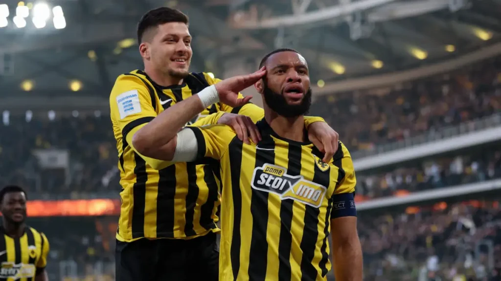 Super League: Η ΑΕΚ που βγήκε νικήτρια του ντέρμπι στο «Γ. Καραϊσκάκης» και ο Παναθηναϊκός της Ευρώπης