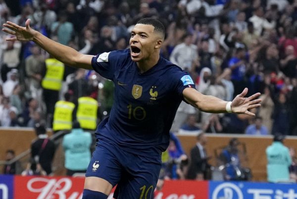 Μπαπέ: Πρώτος σκόρερ στο Champions League παρά τον τραυματισμό