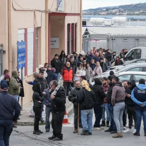 Μυτιλήνη – κινητοποιήσεις κτηνοτρόφων: Το Νήσος Σάμος απέπλευσε χωρίς οχήματα λόγω του αποκλεισμού στο λιμάνι