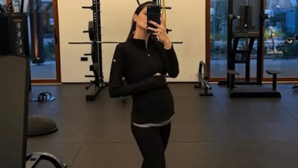 Η εγκυμονούσα Αλεξάνδρα Νίκα φωτογραφίζει τον Κωνσταντίνο Αργυρό και δείχνει πόσο έχει φουσκώσει η κοιλιά της