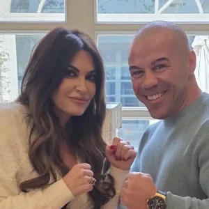 Κίμπερλι Γκιλφόιλ και Μιχάλης Ζαμπίδης ήρθαν face to face με υψωμένες γροθιές