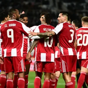 Super League: ΠΑΟΚ και Ολυμπιακός «έπιασαν» την ΑΕΚ και ετοιμάζονται για τα πιο συναρπαστικά πλέι οφ της ιστορίας