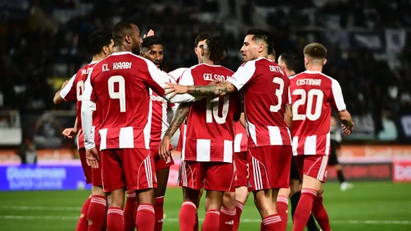 Super League: ΠΑΟΚ και Ολυμπιακός «έπιασαν» την ΑΕΚ και ετοιμάζονται για τα πιο συναρπαστικά πλέι οφ της ιστορίας