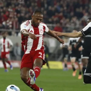 Ολυμπιακός – ΠΑΟΚ 0-0: Αλληλοεξουδετερώθηκαν και το ντέρμπι στο «Καραϊσκάκης» έμεινε στο μηδέν