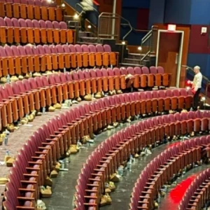 Εικόνες ντροπής στα βραβεία Όσκαρ 2026: «Οι πλούσιοι αφήνουν τα σκουπίδια τους για τους φτωχούς»