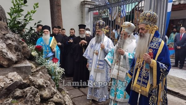 Λαμία: Επίσημη δοξολογία και κατάθεση στεφάνων για τον εορτασμό της 25ης Μαρτίου (ΦΩΤΟ)