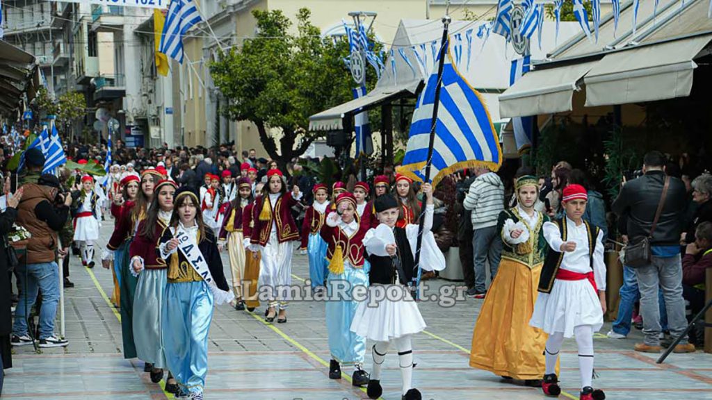 Λαμία: Δείτε πλούσιο φωτορεπορτάζ από την παρέλαση των Δημοτικών
