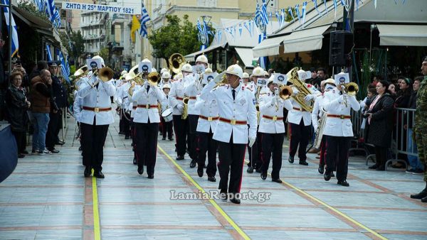 Πλημμύρισε από κόσμο η Λαμία για την παρέλαση της 25ης Μαρτίου - Δείτε φωτογραφίες