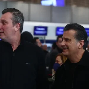 Παναθηναϊκός και Ολυμπιακός συναντήθηκαν στο αεροδρόμιο της Αθήνας πριν τους αγώνες τους στη Euroleague