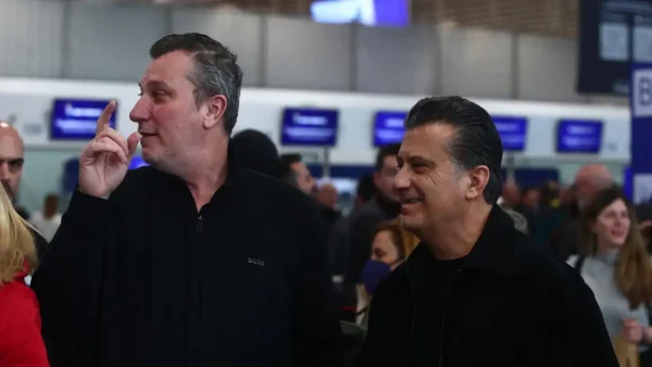 Παναθηναϊκός και Ολυμπιακός συναντήθηκαν στο αεροδρόμιο της Αθήνας πριν τους αγώνες τους στη Euroleague