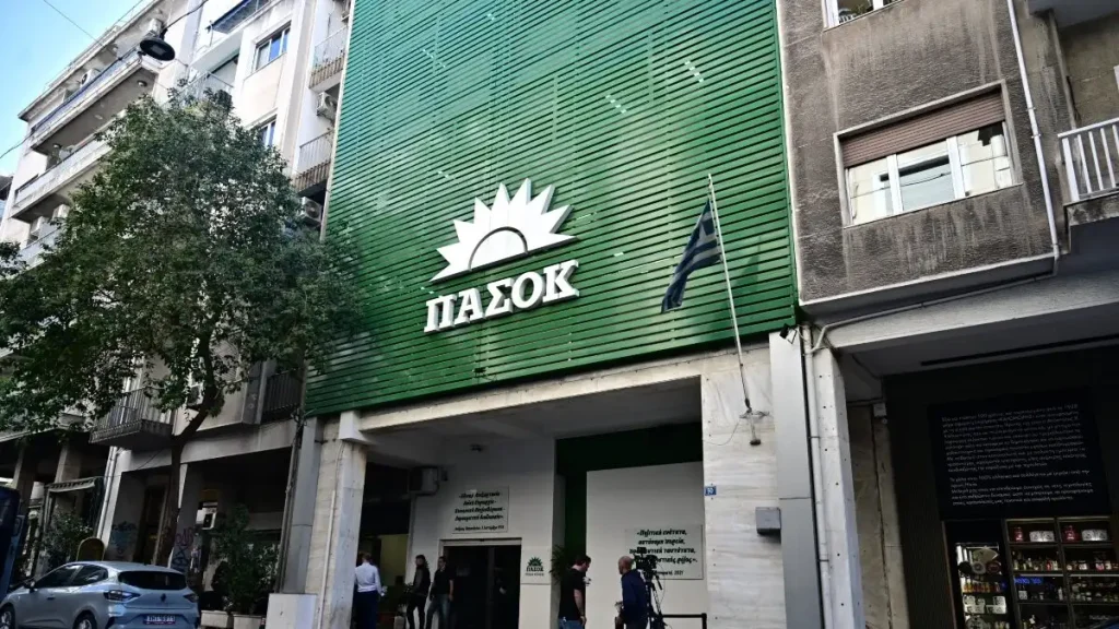 Διεύρυνση ΠΑΣΟΚ: Πατεντάλης και Κορακάκης «αδειάζουν» τη Χαριλάου Τρικούπη – Διαψεύδουν τη συμμετοχή τους