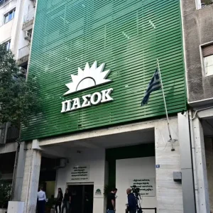 Διεύρυνση ΠΑΣΟΚ: Πατεντάλης και Κορακάκης «αδειάζουν» τη Χαριλάου Τρικούπη – Διαψεύδουν τη συμμετοχή τους