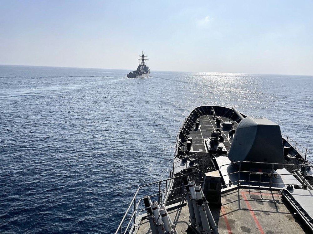 Βασίλης Κικίλιας: 85 Έλληνες ναυτικοί εντός της εμπόλεμης ζώνης, 325 πλοία ελληνικών συμφερόντων στη Μέση Ανατολή