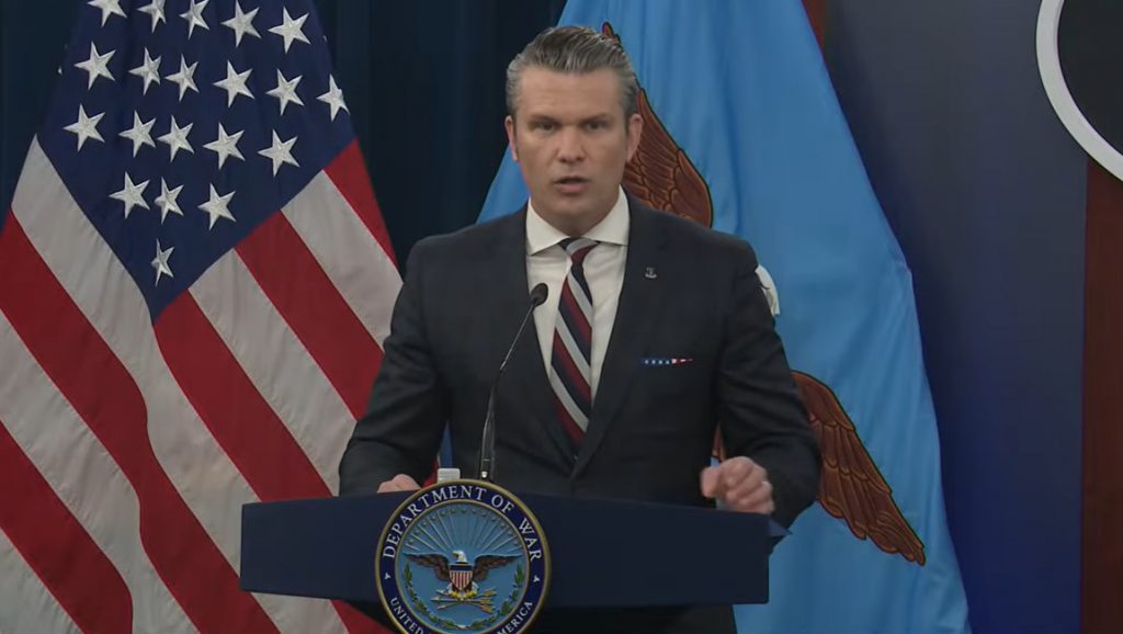 Χέγκσεθ: «Δεν μας ανησυχούν» οι πληροφορίες ότι η Ρωσία ενημερώνει το Ιράν για πιθανούς στόχους των ΗΠΑ στη Μέση Ανατολή