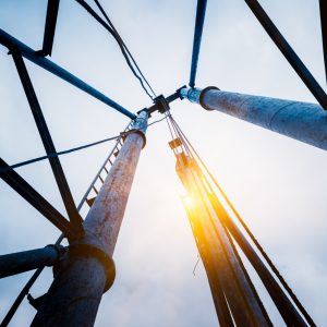 Με «σπασμένα φρένα» το πετρέλαιο συνεχίζει το ράλι πάνω από τα 110 δολάρια μετά τα πλήγματα σε ενεργειακές υποδομές