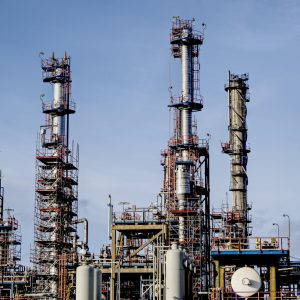 Nέο ράλι σε πετρέλαιο και φυσικό αέριο – Φόβοι για κλιμάκωση της έντασης στο Ιράν και αναστολή παραγωγής λόγω της καταιγίδας «Ισαΐας»