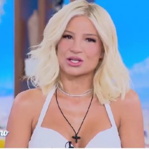 Η Φαίη Σκορδά απολαμβάνει καλοκαιρινή εξόρμηση στην Κύπρο – Το φωτογραφικό άλμπουμ των διακοπών της