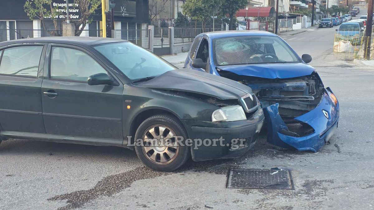 Λαμία: Τροχαίο σε «γνωστή» διασταύρωση της πόλης - Δείτε εικόνες