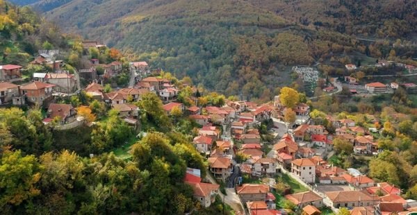 Μαθητές από την Αθήνα ταξιδεύουν στη Φουρνά Ευρυτανίας για την παρέλαση της 25ης Μαρτίου