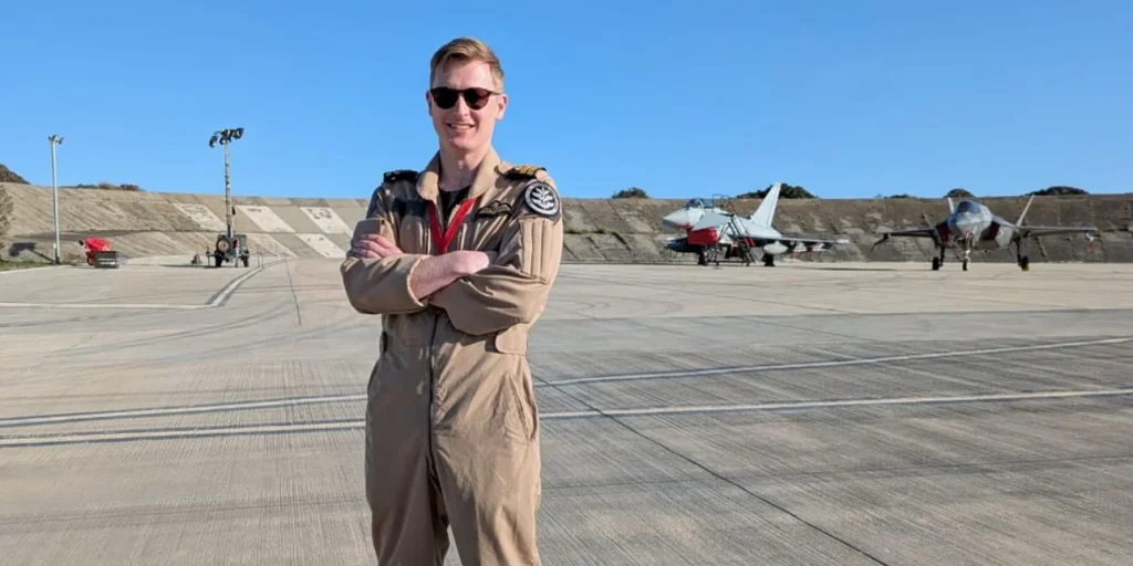 Αφιέρωμα του «Guardian» στον Βρετανό πιλότο F-35 από τη βάση του Ακρωτηρίου που κατέρριψε δύο ιρανικά drones