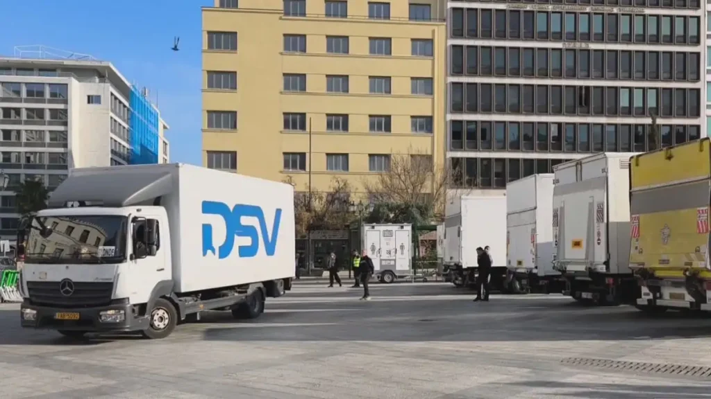 Μπραντ Πιτ: Στο Δημαρχείο Αθηνών και την πλατεία Κοτζιά συνεχίζουν σήμερα τα γυρίσματα της ταινίας